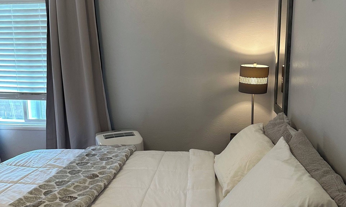 Allendale House | East Bay Connection: Comfy 2-bedroom house with AC in vibrant Oakland