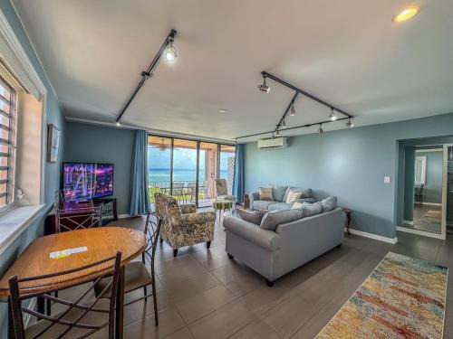 Estate Coakley Bay Apartment | East End Oasis - Hidden Gem 3BR-2BA Ocean Views