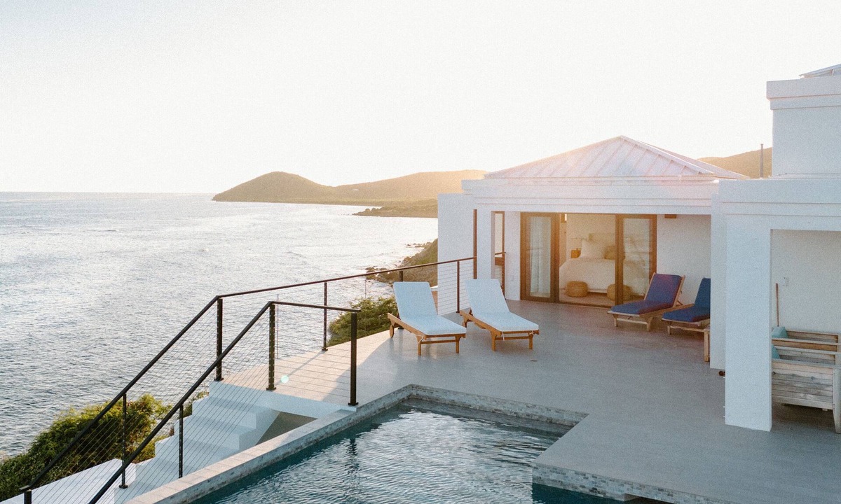 Estate Yellow Cliff Villa | EAST END OCEAN FRONT/INFINITY POOL: SUNKISSED VILLA