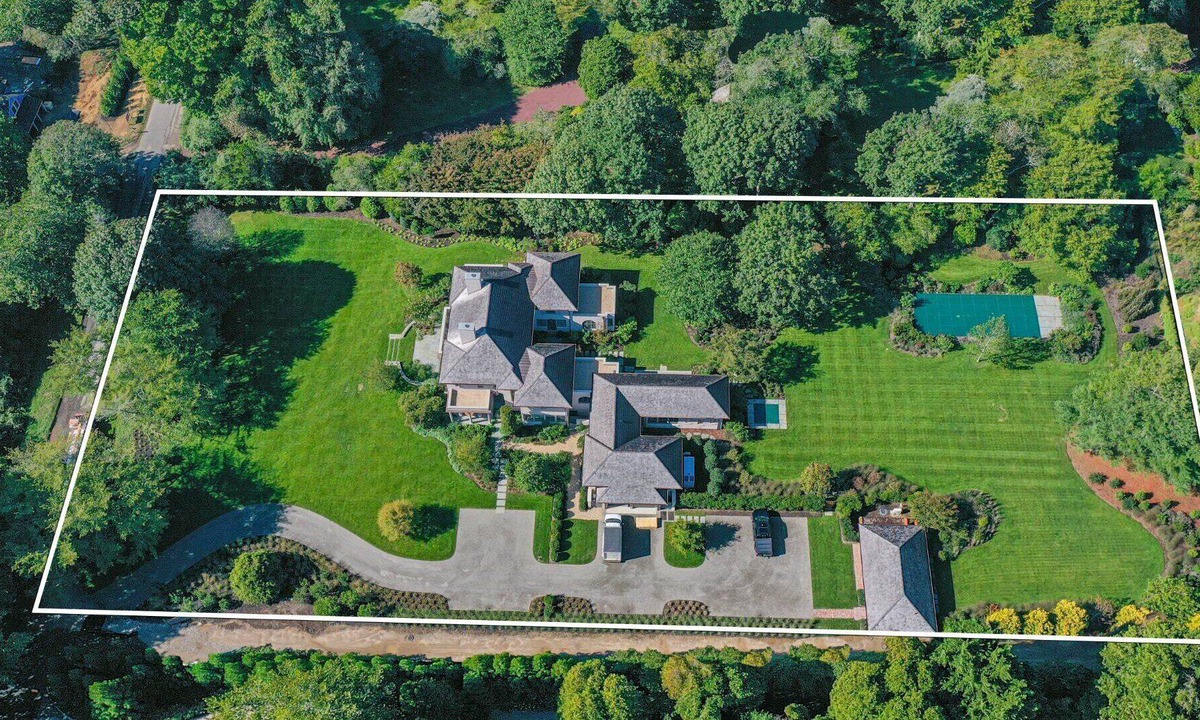 Village of East Hampton House | East Hampton 2 acre property south of the highway, new Construction, guest...