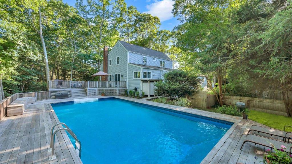 East Hampton North House | East Hampton Town Terrific