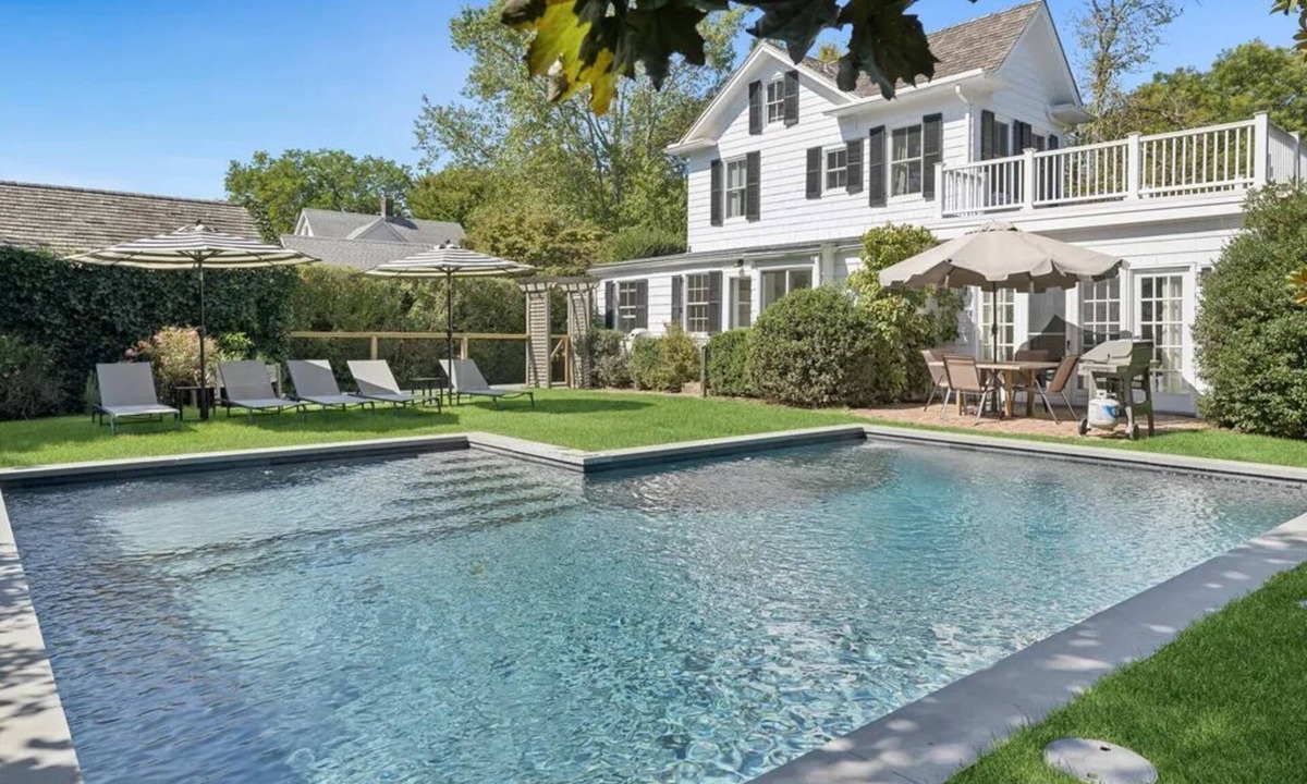 Village of East Hampton House | East Hampton Village 3BR & Heated Pool/Walk to Village Shops and Ocean Beaches