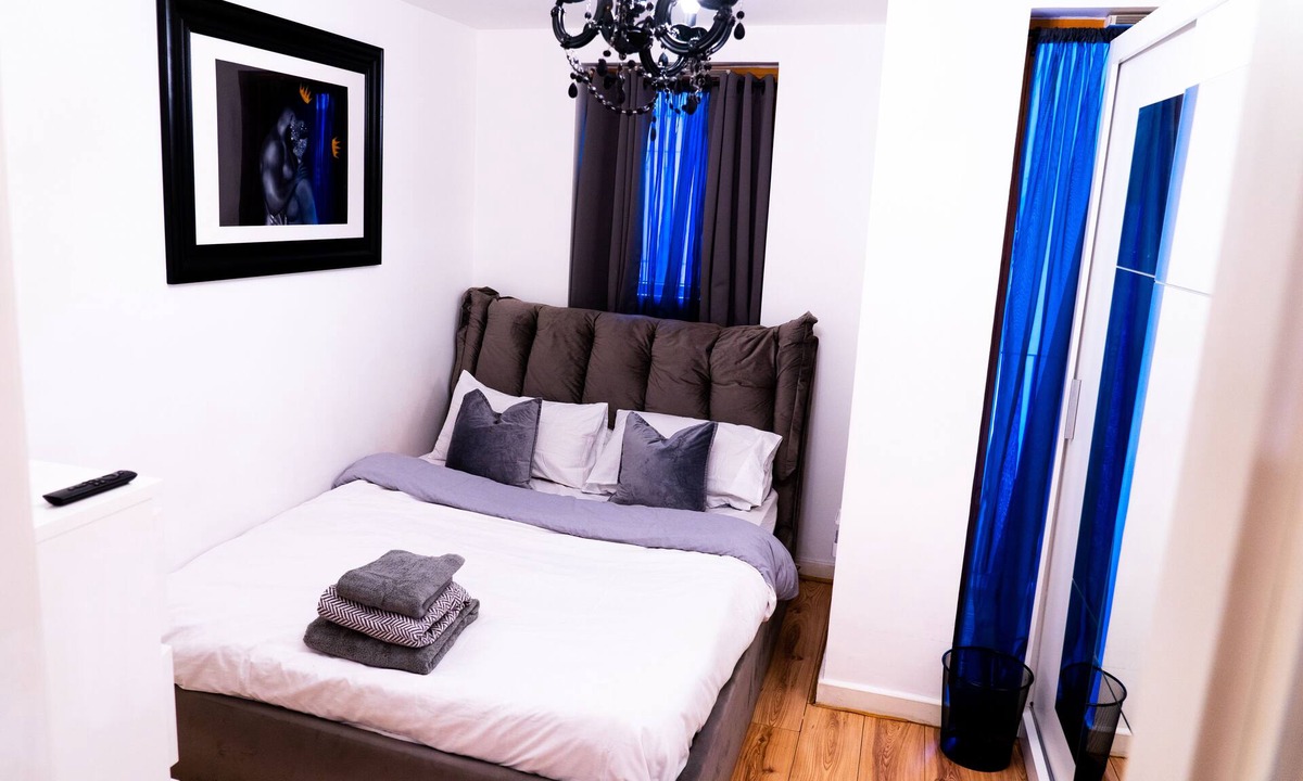 Homerton Apartment | East London 1-Bed Apt, Sleeps 2, with Parking