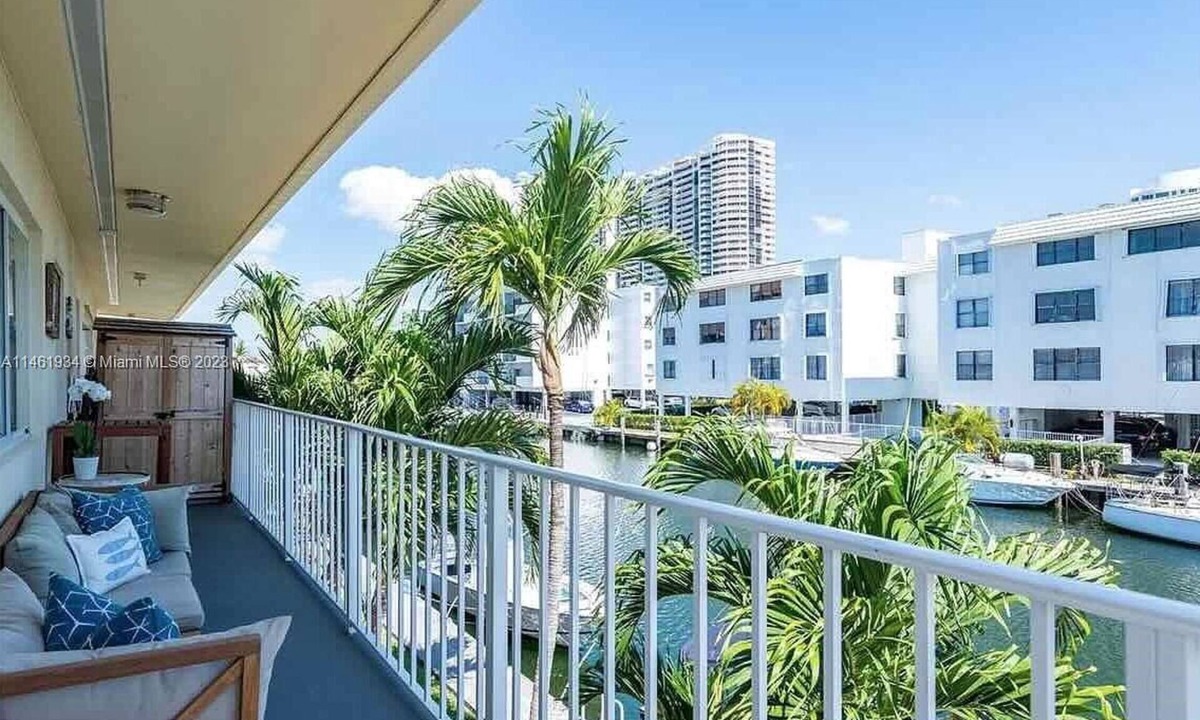 Eastern Shores Condo | Eastern Shores "JEM" located in the Heart of Sunny Isle's, North Miami Beach! 1/