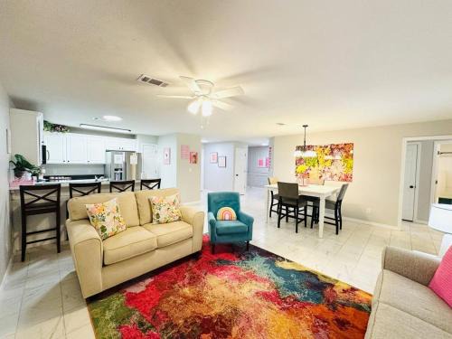 Hammond Apartment | Eastgate 3A Pretty in Pink