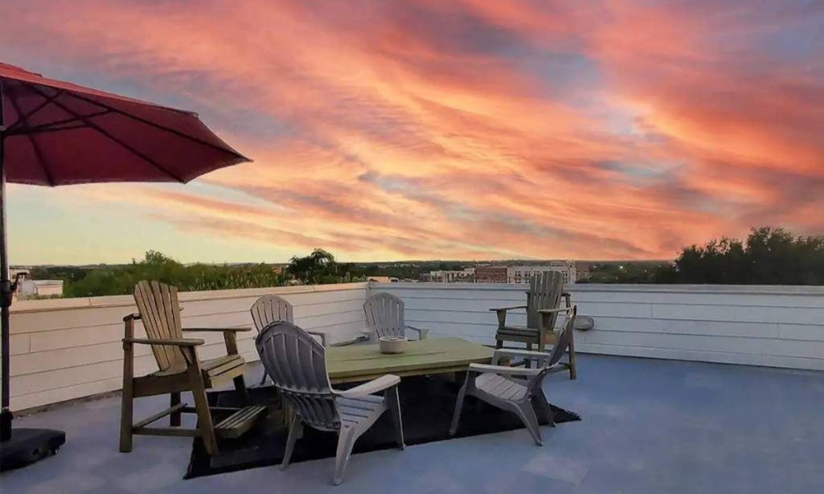 Blackshear-Prospect Hill House | Eastside Hilltop Skyline Stunner