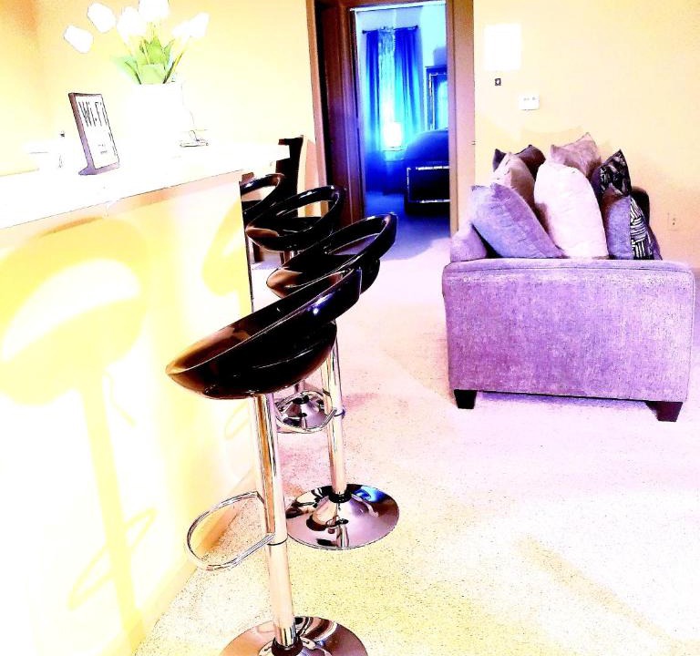 Norcross Apartment | Easy Access 2beds,1bt luxury kingbed with pool sleeps 4