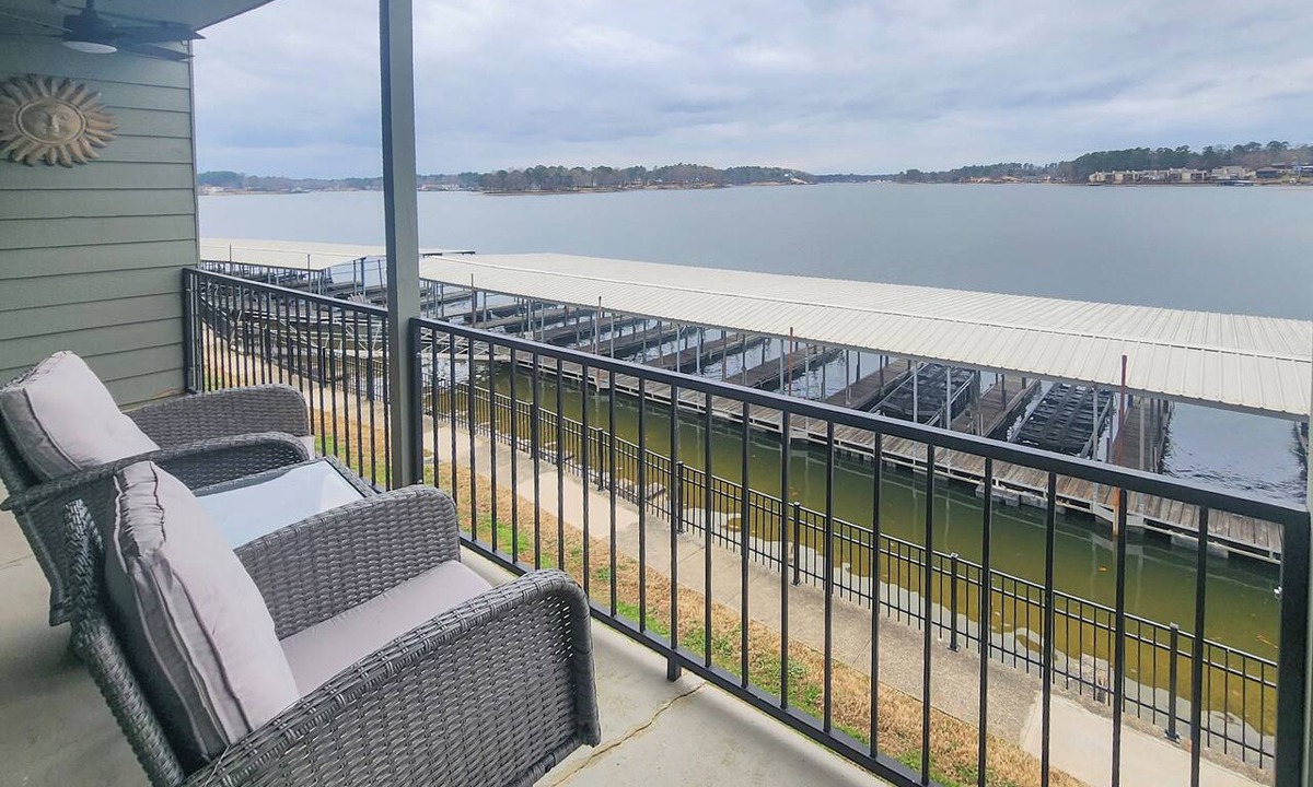 Lake Hamilton Condo | Easy-Access Lake Hamilton Condo w/Fireworks View