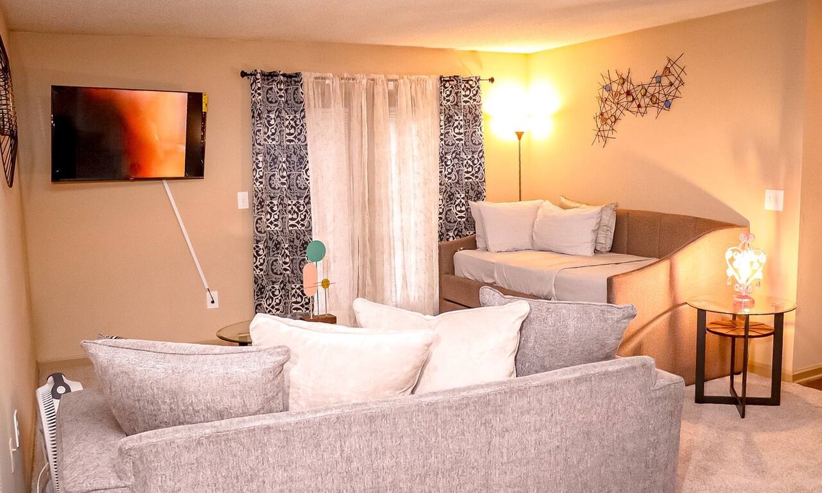 Norcross Apartment | Easy Access luxurious kingbed
