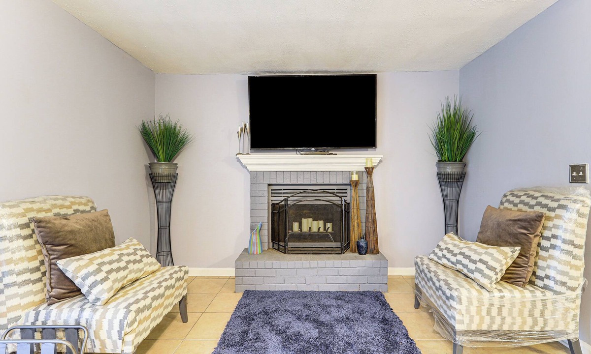 Decatur Apartment | Easy ATL Access: Suburban Home Base w/Patio