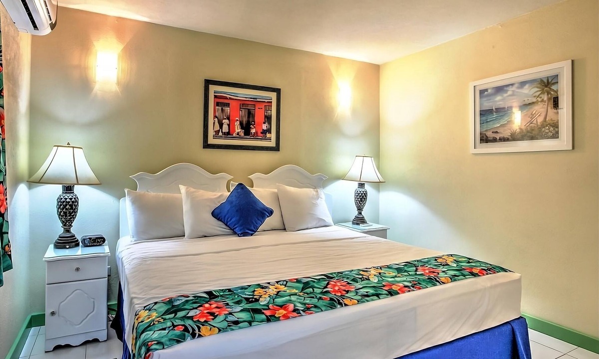 Rendezvous Apartment | Easy Beach Access from Your Cozy and Well-Maintained Room | 2 Units w/Balcony