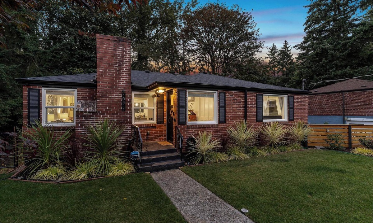 Victory Heights House | Easy FIFA Access — 17 min to Fan Zone, 24 min to Stadium + 5BR Family Retreat @ Private Creek Fast