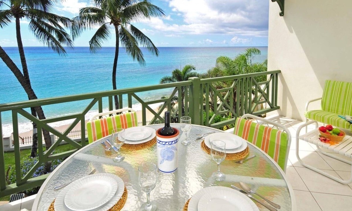 Saint Lawrence Apartment | Easy-Going Beachfront Apartment with Pool - Leith Court 11