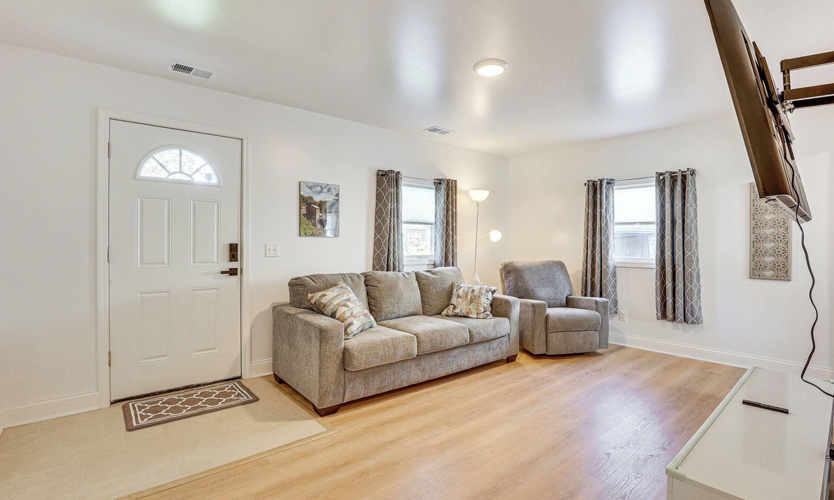 McDonald House | Easy I-80 Access! Newly Updated McDonald Home