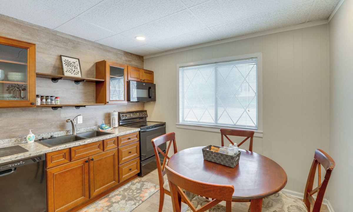 Port Huron Condo | Easy Lake Access! Blue Water Base Camp Near Dtwn