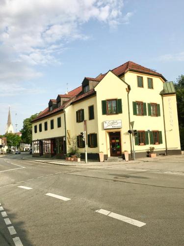 Feldmoching - Hasenbergl House | Eberl Hotel Pension München Feldmoching