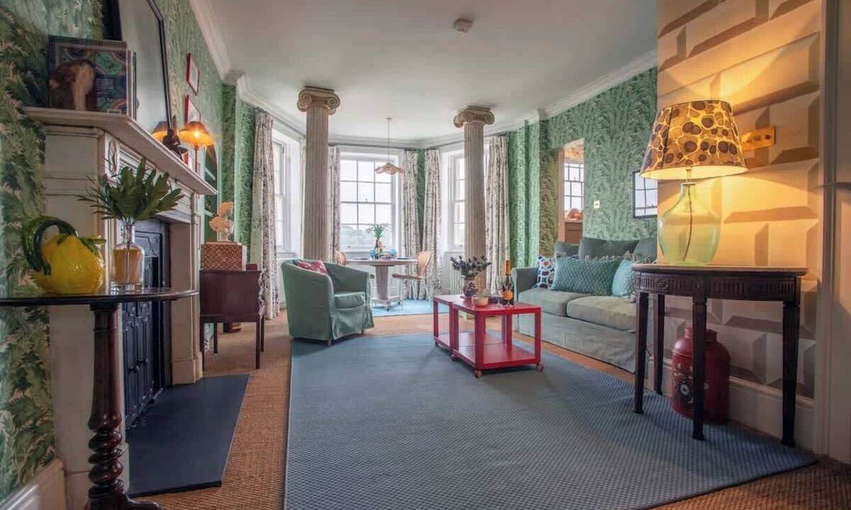 Upper Town Apartment | Eccentric Magnificence