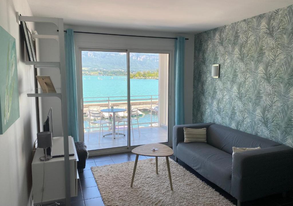 Le Bourget-du-Lac Apartment | ECHAPPEE BELLE AU BORD DU LAC