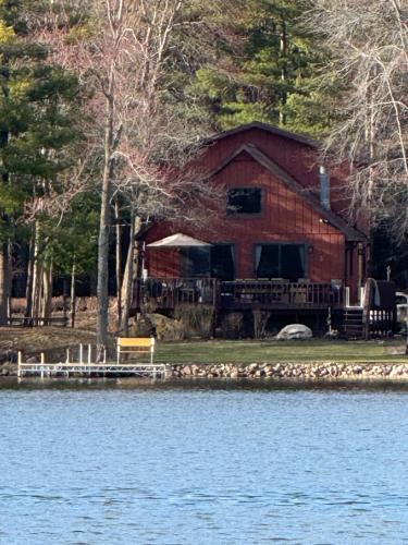 Wild Rose House | Echo's Escape on Wilson Lake