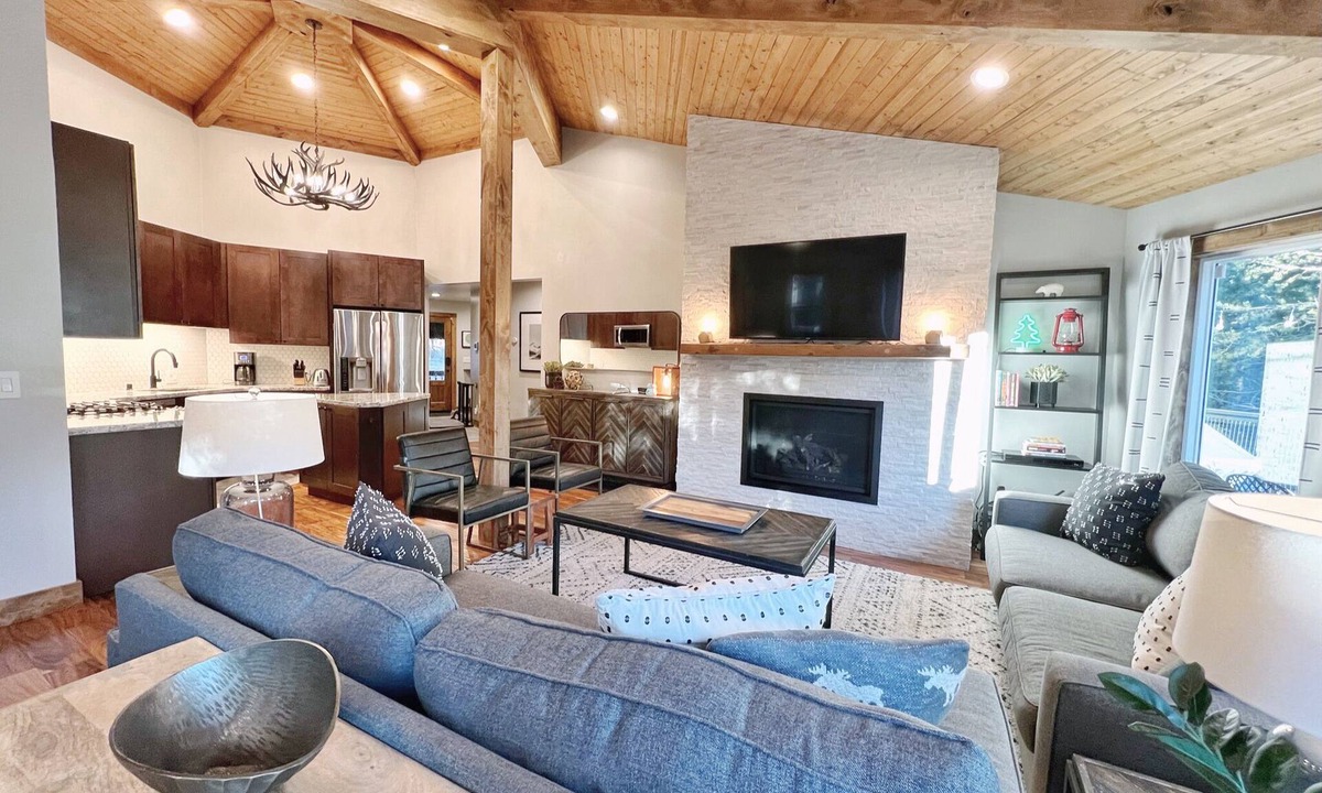 Echo Lake Cabin | Echo Summit Cabin: Hot Tub, 1mi to Sierra at Tahoe