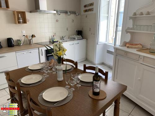 Aubeterre-sur-Dronne Apartment | Echoppe Ancienne Boutique de cordonnier avec jardin privé