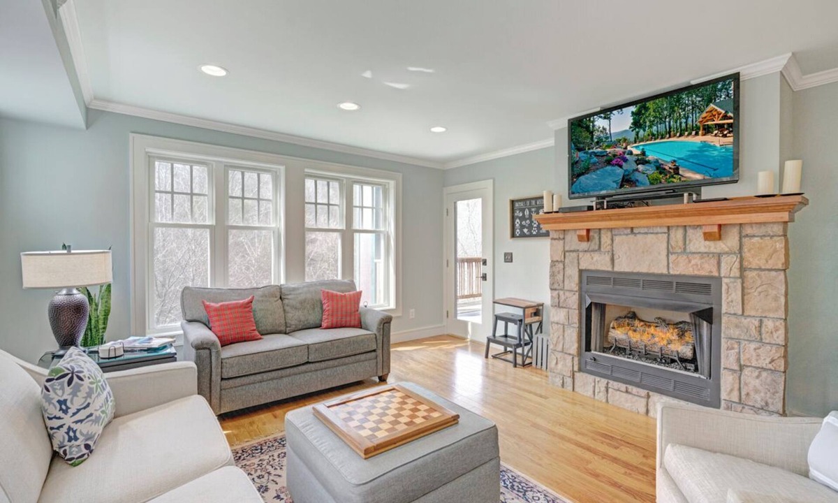 Foscoe Condo | Echota Woods 221-Entry Level Condo, Gated Resort, Indoor/Outdoor Pools & Hot Tub