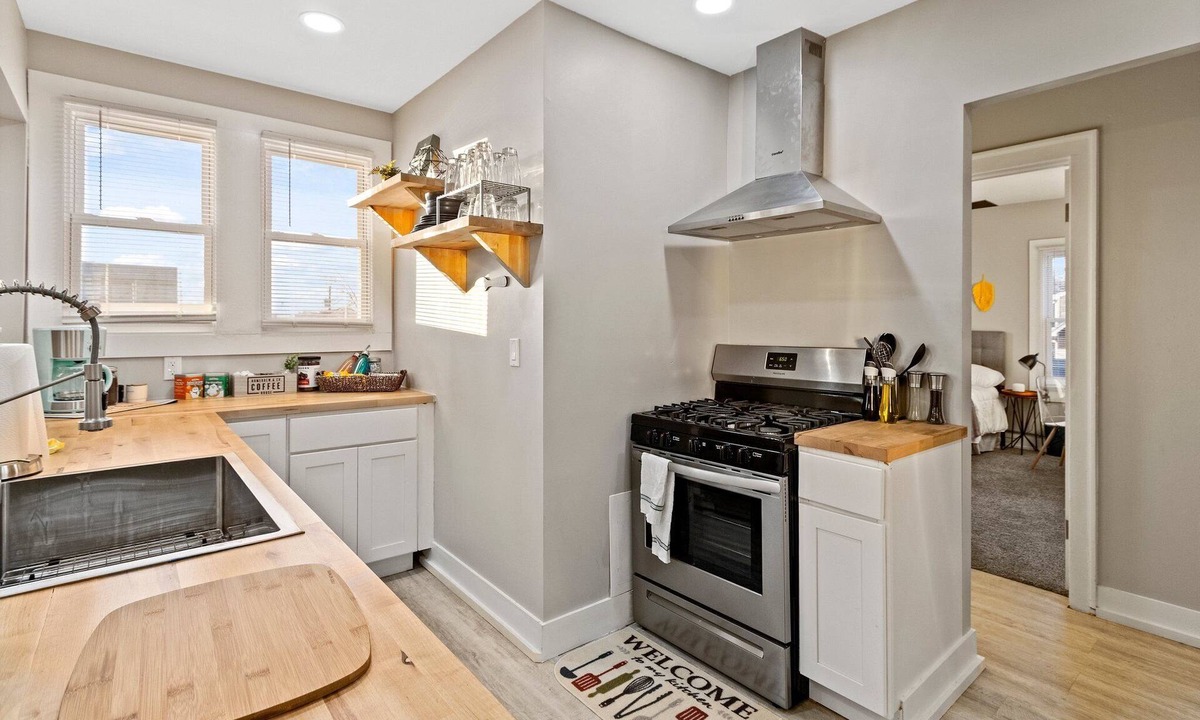 Milwaukee Apartment | Eclectic 2 Bed Apt W/Parking Near State Forest