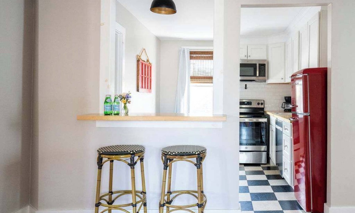 Off Broadway Apartment | Eclectic Apt Above Brewer’s in Heart of Newport