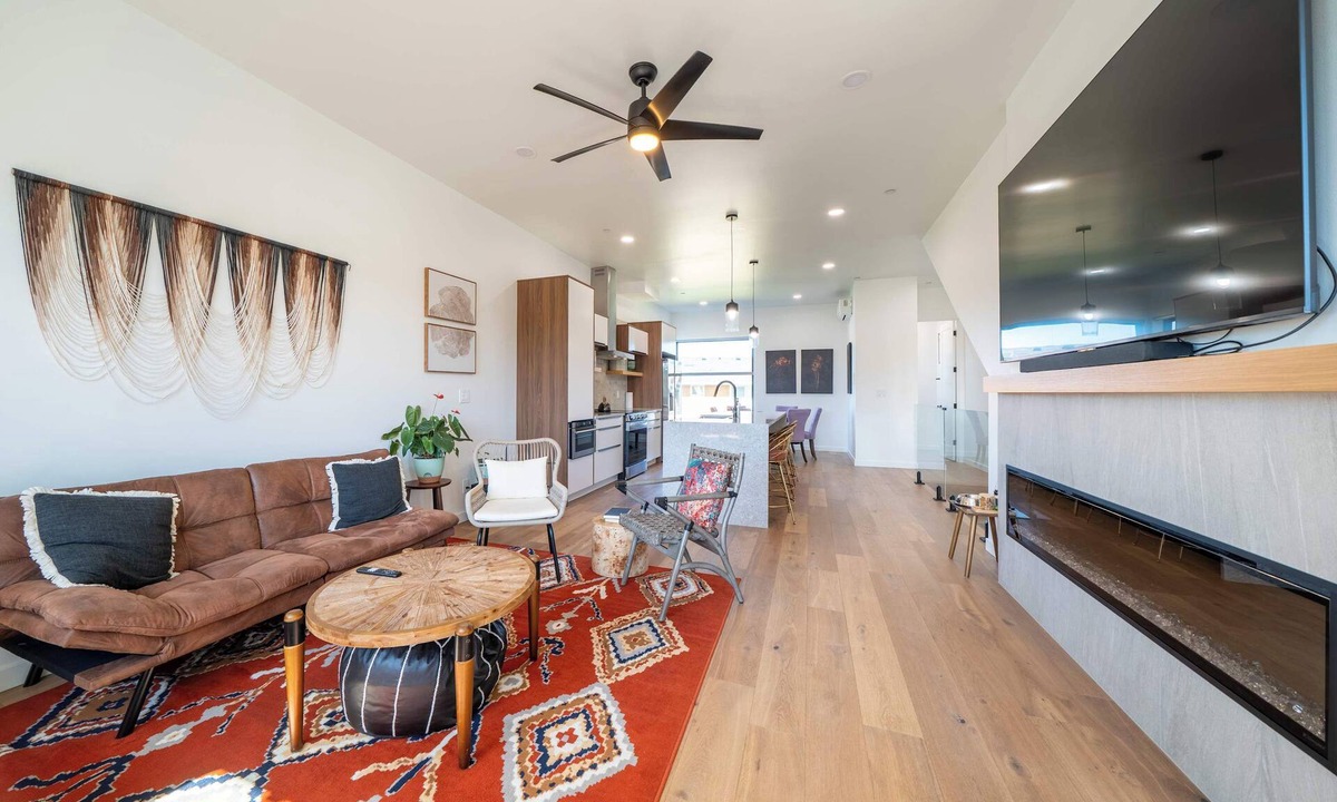 Waldport House | Eclectic Boho Townhome, Hot Tub, Waldport