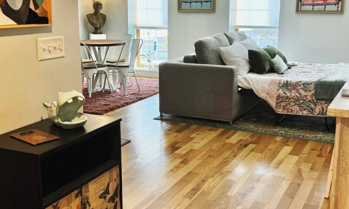 Historic Downtown La Crosse Apartment | Eclectic Unique Cozy 1-bedroom apartment with WiFi, AC in charming La Crosse