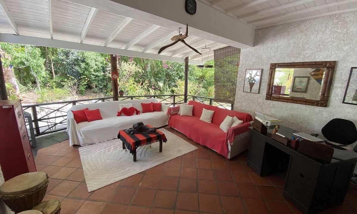 Bishop Court Hill Apartment | Eco-friendly Hummingbird Apartment