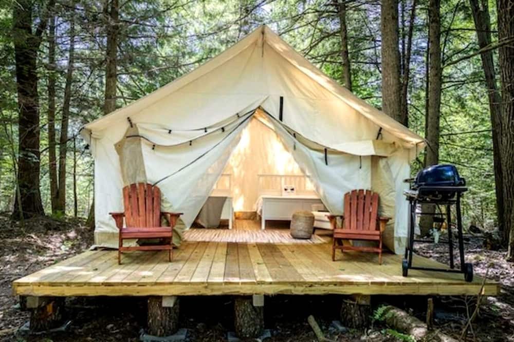 Broadalbin RV Rental | Eco Glamping Hideaway Family Owned Boutique Retreat Off Grid Living in Broadalbin, New York