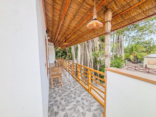 Mathiveri House | Eco Palm Mathiveri - Guest House with Complimentary Shared Kitchen & Laundry