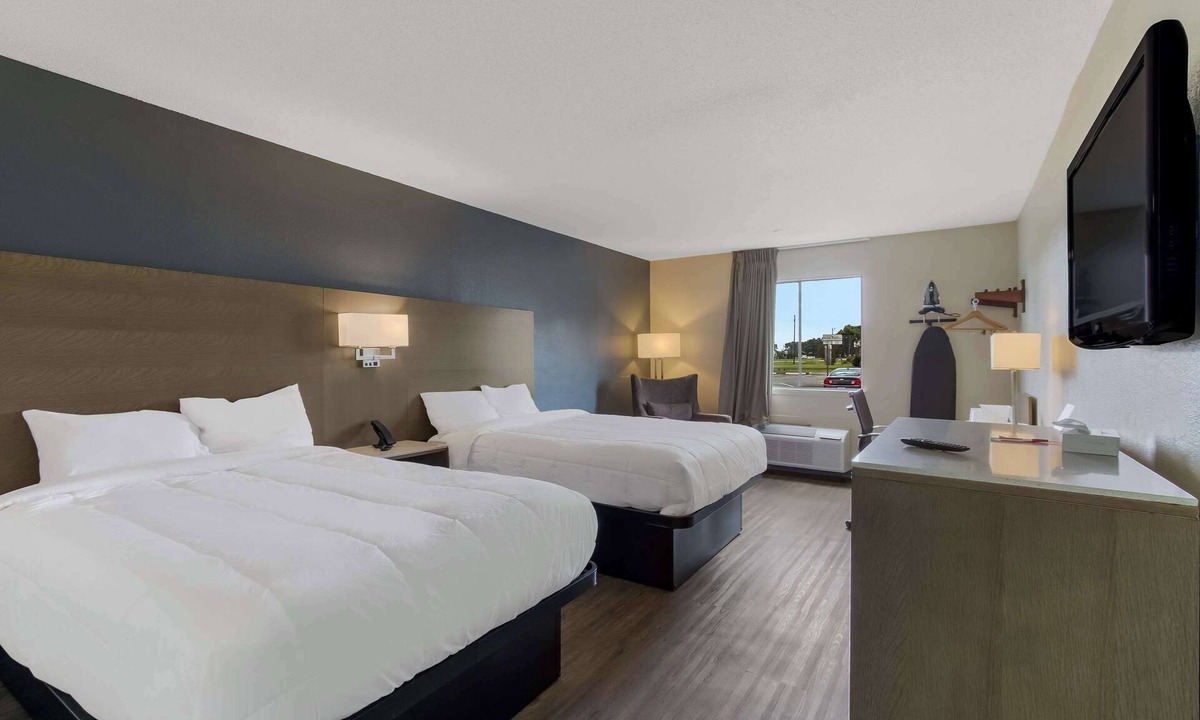 Havelock Hotel | Econo Lodge Cherry Point