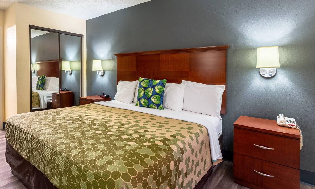Allison Hotel | Econo Lodge Gallup West
