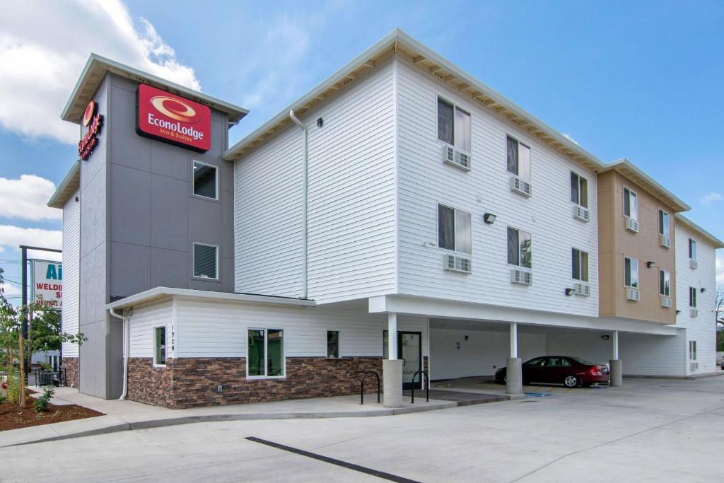 Springfield Hotel | Econo Lodge Inn & Suites Springfield Main Street