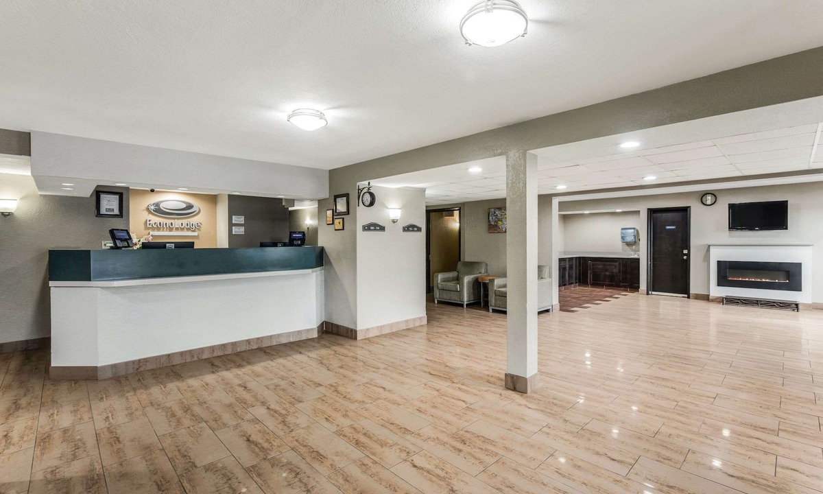 Madison Hotel | Econo Lodge Madison East