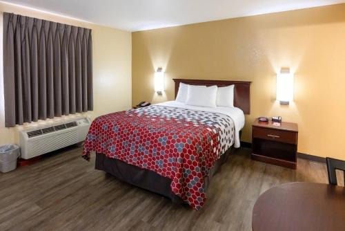 McAlester Hotel | Econo Lodge McAlester