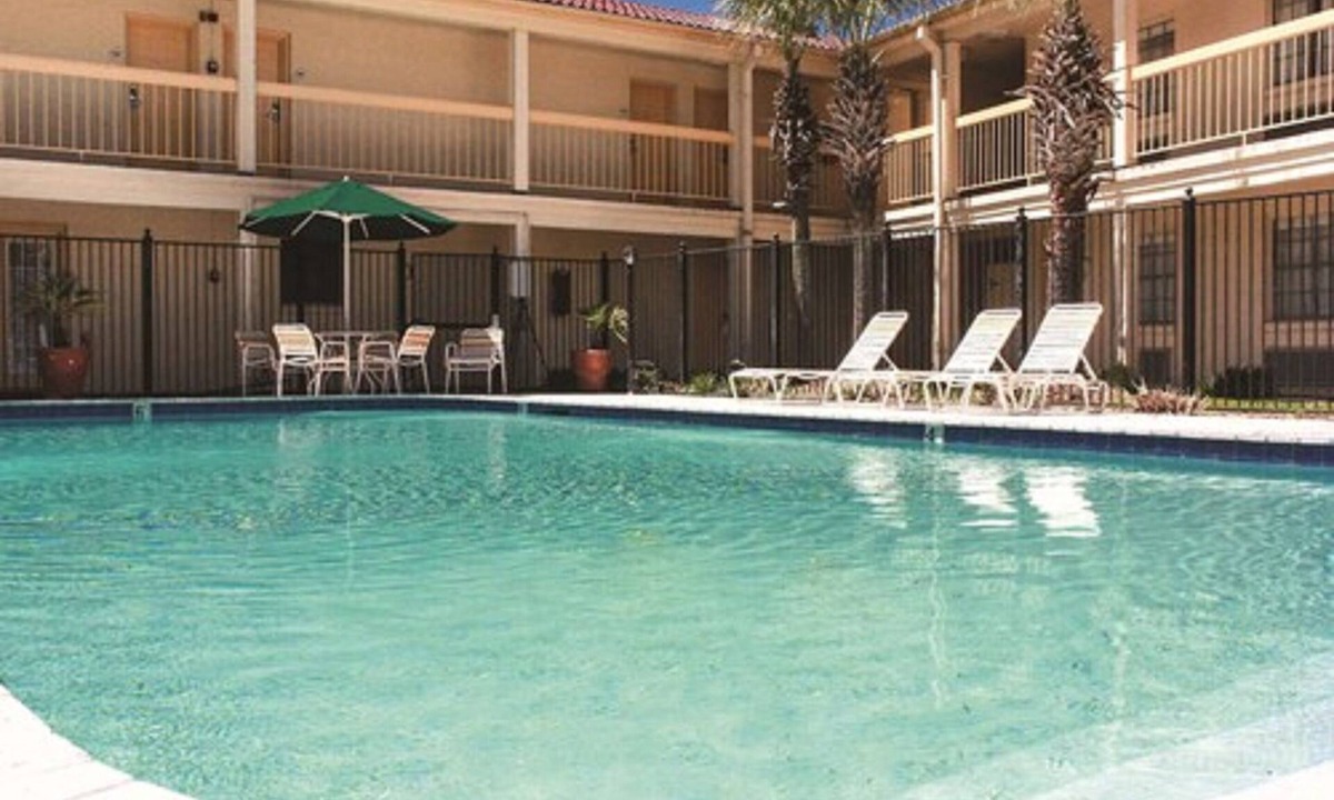Lafayette Hotel | Econo Lodge