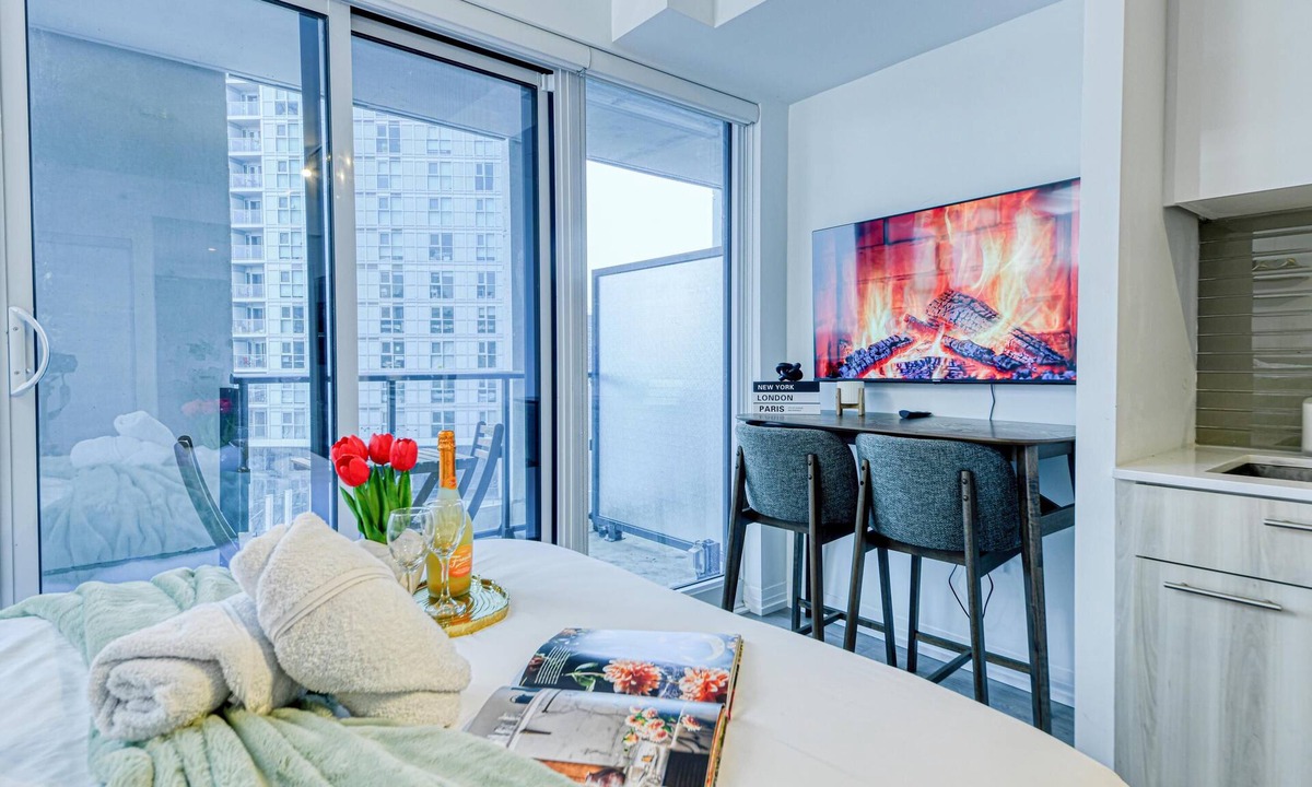 Garden District Hotel | Econo Suites DT