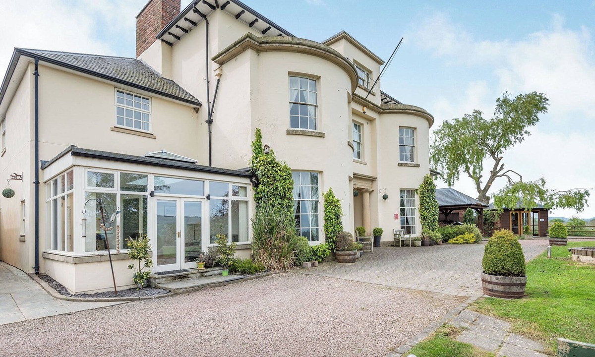 Kingswood Cottage | Edderton Hall Country House
