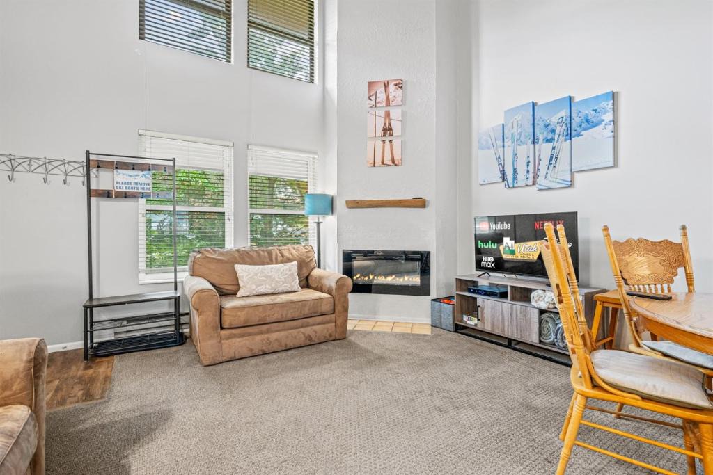 Eden Apartment | Eden Ridge WL1109 Ski Retreat Hot Tub & Gym