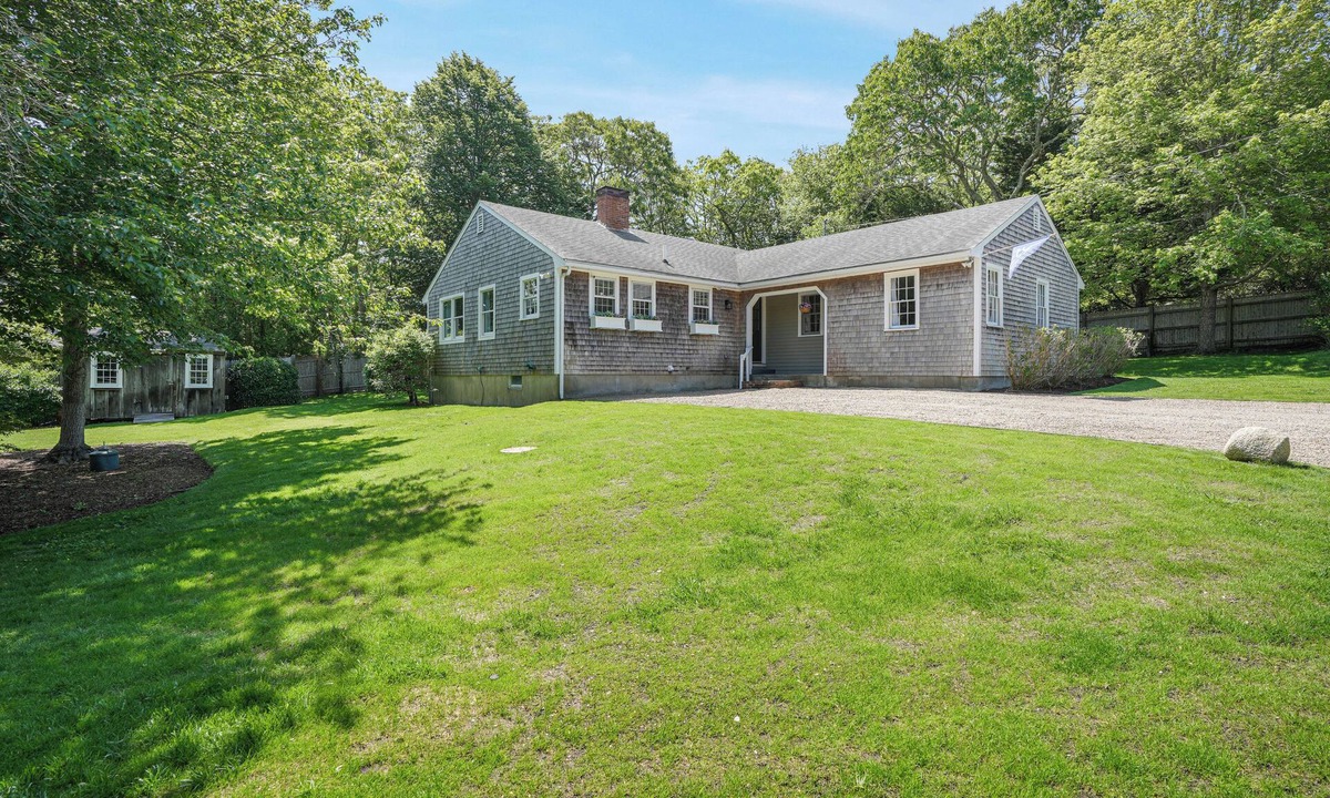Edgartown Cottage | Edgartown Cottage By The Pond