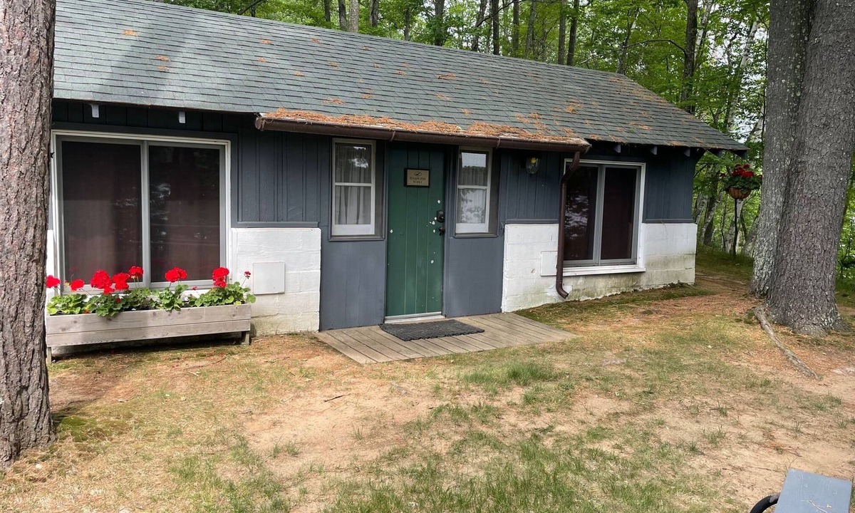 Minocqua Cottage | EdgeWater 1, Lake Front Suite