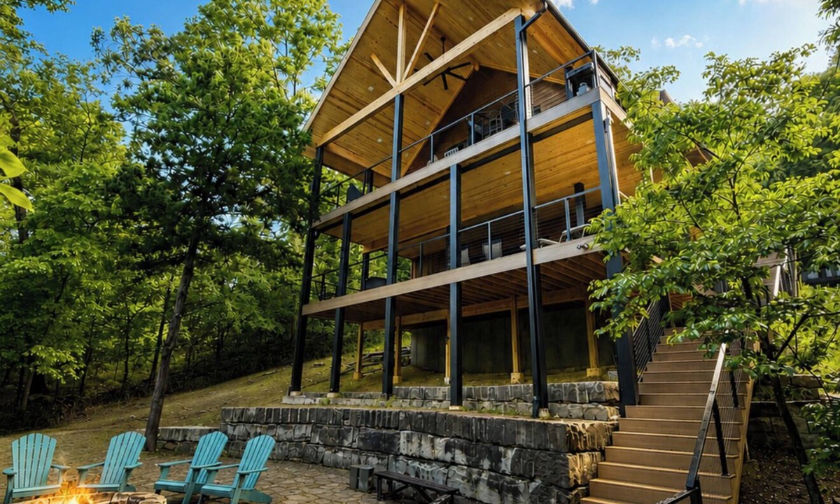 Sylvan Shores Cabin | Edgewater Lodge - Luxury 4BR Waterfront Log Cabin on Secluded Beaver Lake Cove