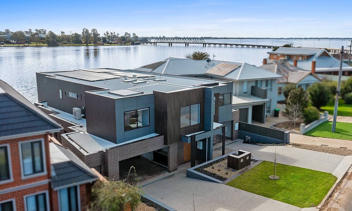 Yarrawonga House | Edgewater on Irvine