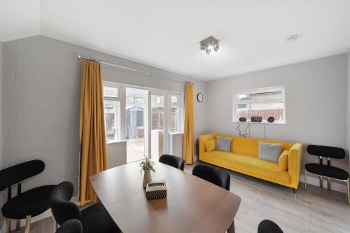 Brent Apartment | Edgware Oasis: Modern Haven near Tube & Park