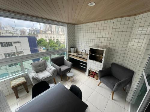 Guilhermina Apartment | Edificio Royale Pe na Areia, Churrasqueira e Ar Condicionado