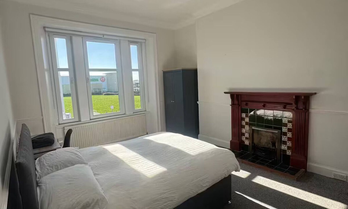 Slateford Apartment | Edinburgh Duplex Sleeps 11.