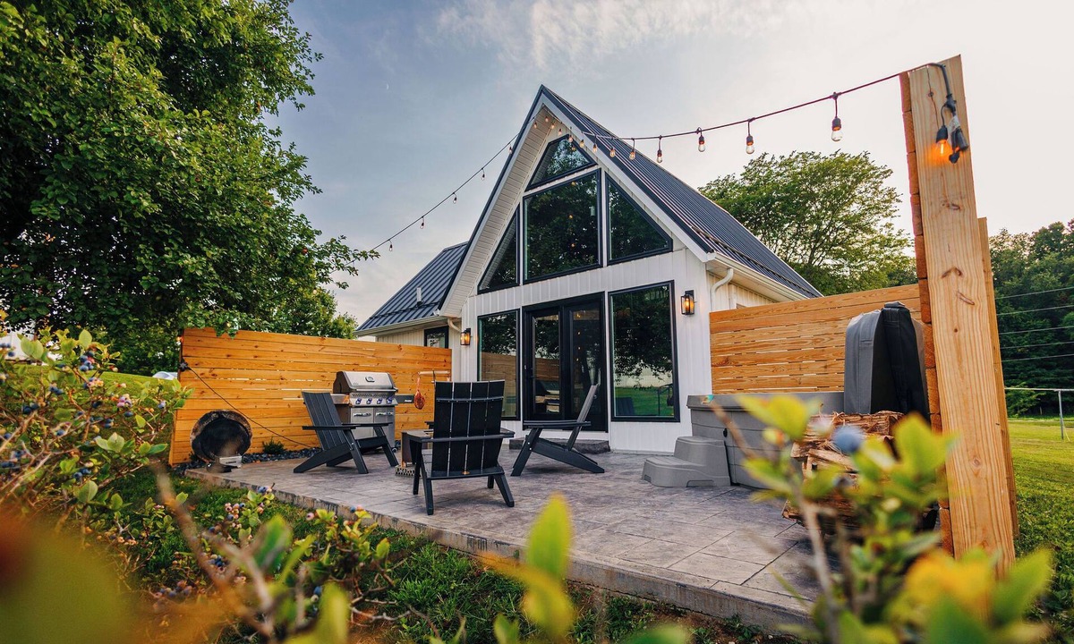Apple Creek House | Edinburgh Escape | Hot Tub, Sauana + Fire Pit + Grill